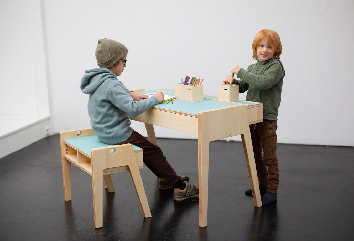 Mitwachsendes Kinderschreibtischset JANNE und BENTE von LENATUREL